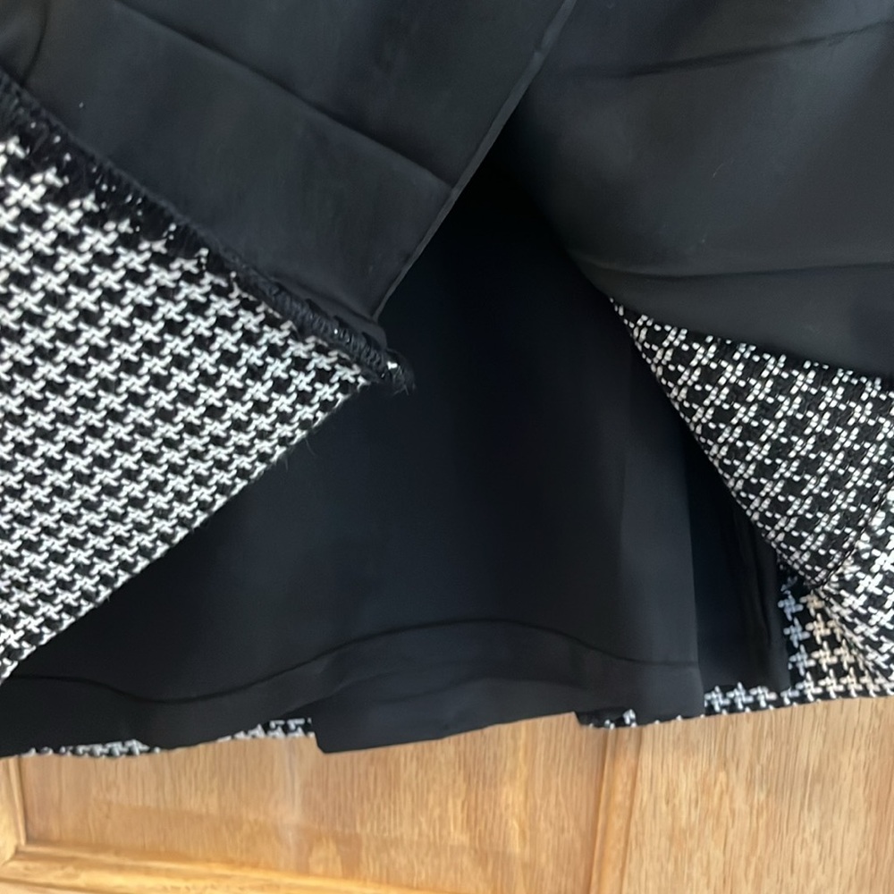 Ann Taylor - Black & White Tweed Houndstooth Pleated Skirt - Designer - 8 - Picture 4 of 7